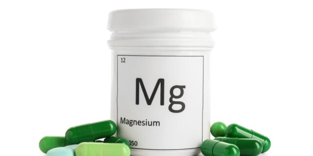 Bottle,With,Magnesium,Pills,On,White,Background